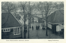 600083 Gezicht op de ingang van het Jaarbeursterrein op het Vredenburg te Utrecht, tijdens de derde Nederlandse Jaarbeurs.